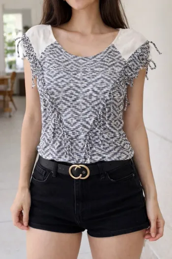 🌸 Top fluide à motifs Naf Naf – Détail froncé & style tendance - taille xs
