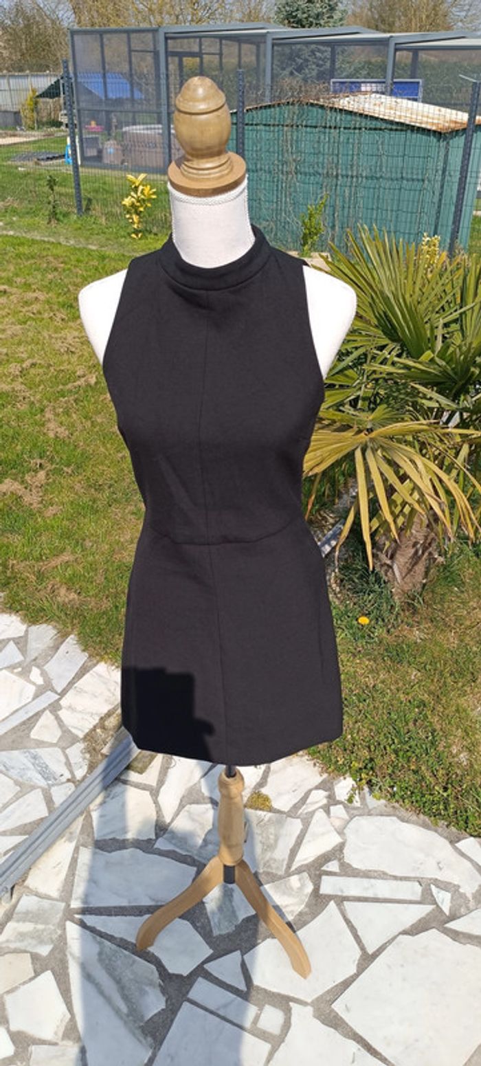Robe Zara taille M dos ouvert noire - photo numéro 3