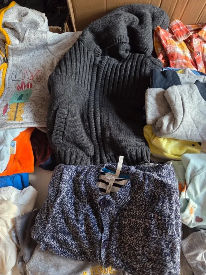 Lot +35 vêtements 6 mois garçon - photo numéro 4