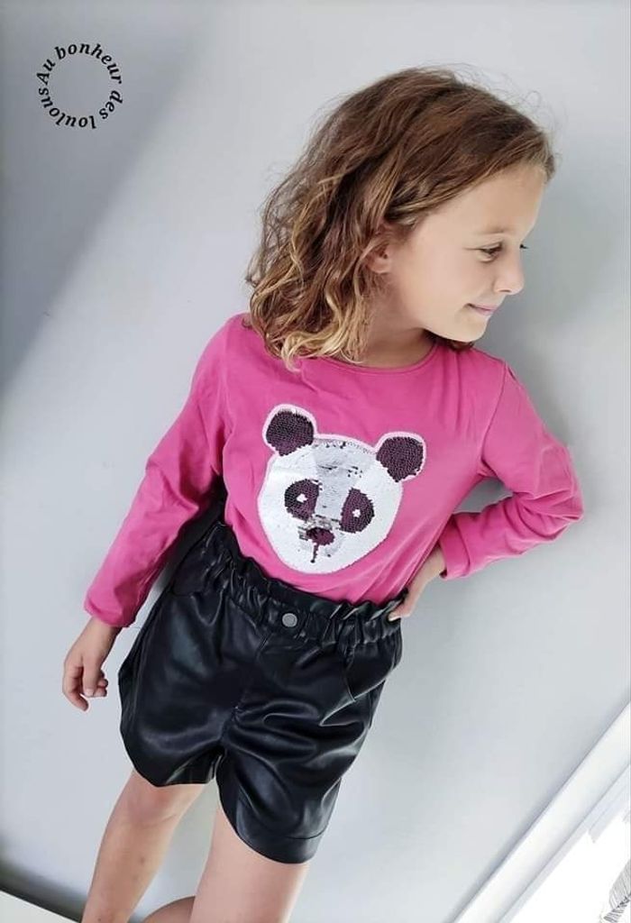 10 ans ensemble teeshirt sequin et short simili.