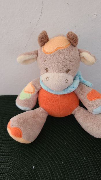 Nattou collection Little garden mini doudou musical vache marron orange bleu