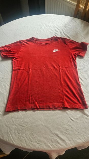 T-shirt The Nike Tee rouge- Taille 12/13 ans