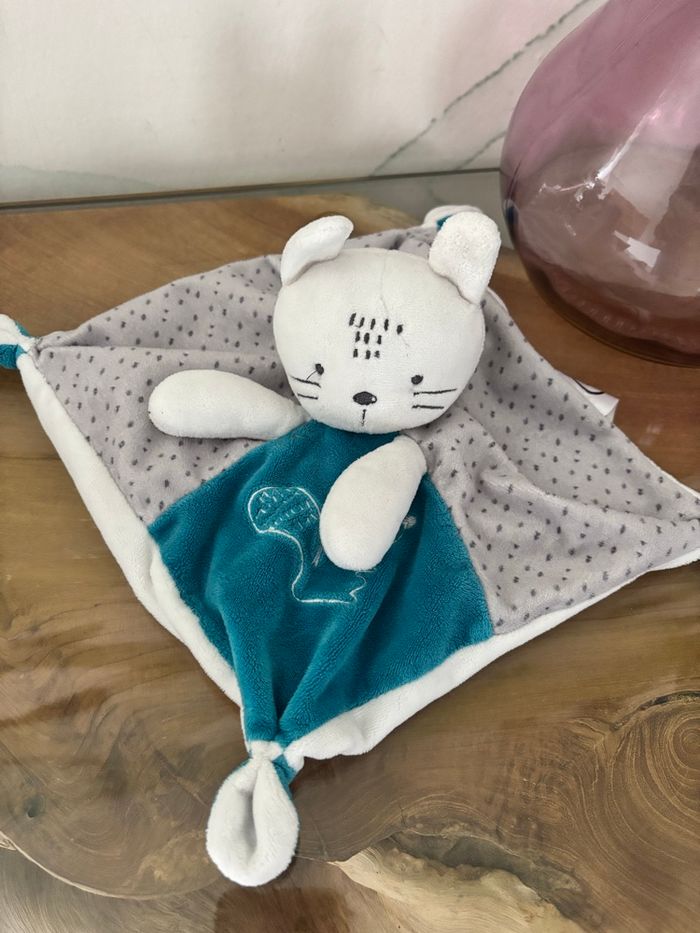 Doudou chat mors d'enfants