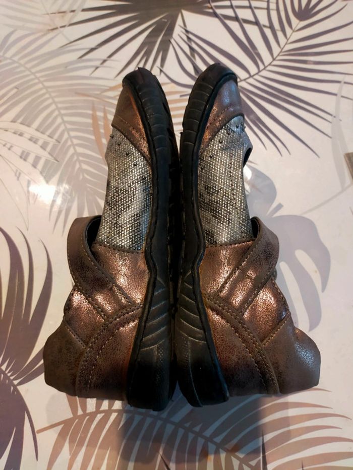 Ballerines en cuir fille T 32 lanières a velcro. - photo numéro 5