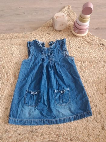 Robe en jean sans manches 18 mois.
