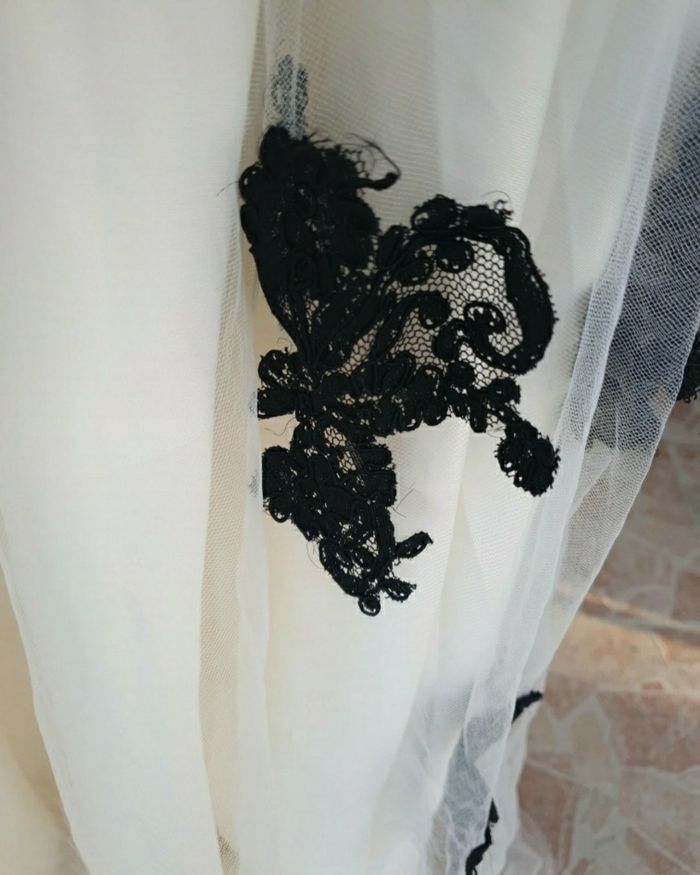 Robe de Mariée noire et blanche - photo numéro 7