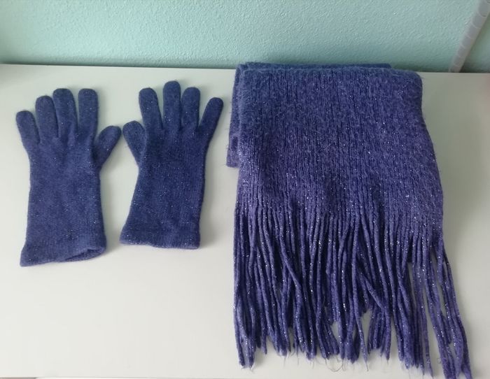 Écharpe et gants en laine