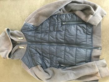 veste bleue à capuche et zip 12ans 