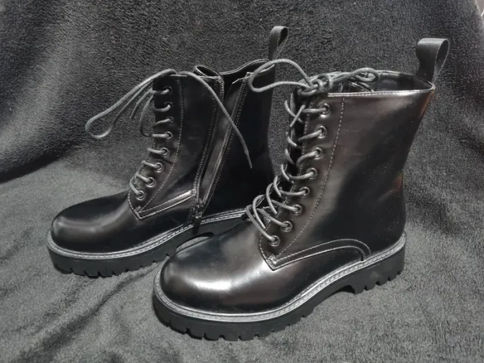Paire De Bottines Noires - photo numéro 2