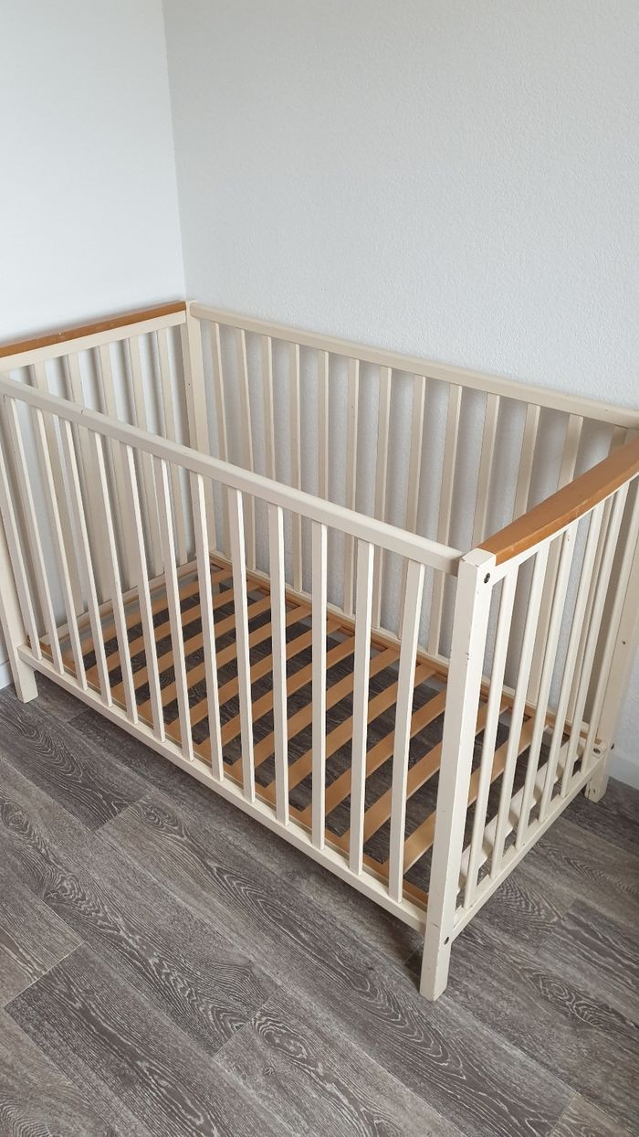Lit à barreaux bébé