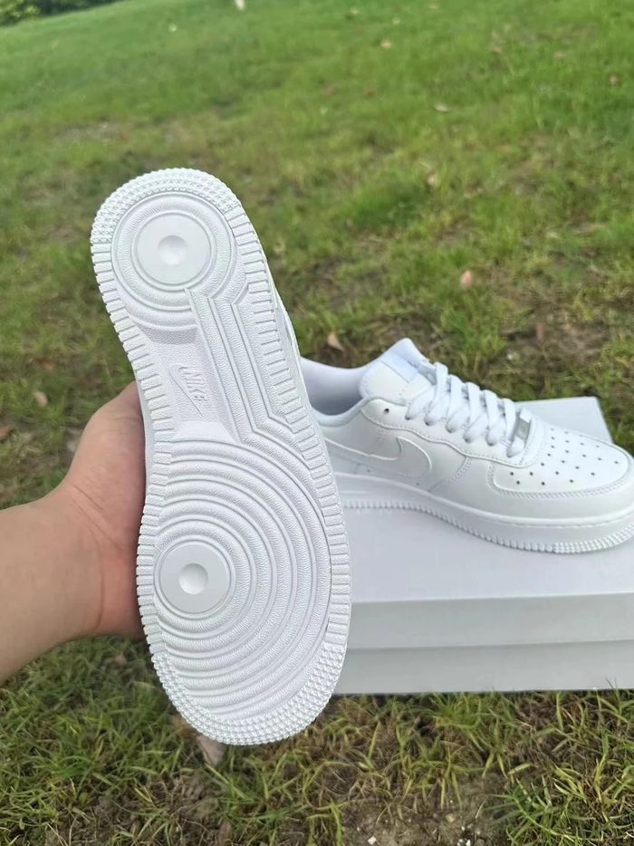 Nike Air Force 1 Low '07 White 42 - photo numéro 9