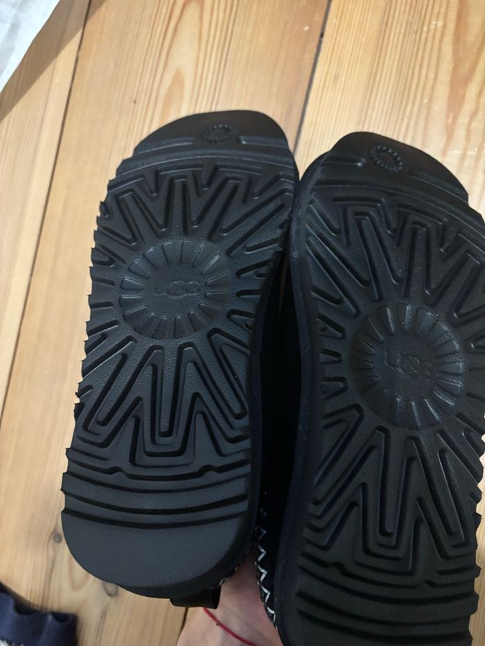 Ugg Tasman taille 38 neuf couleur noir - photo numéro 3