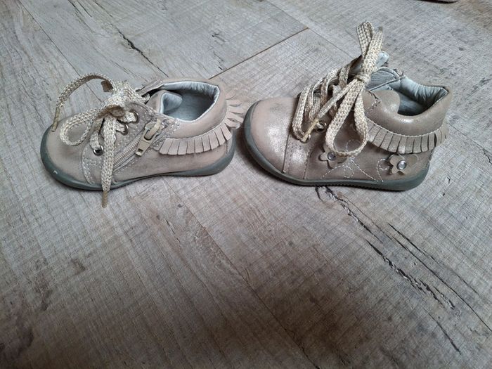 Chaussure fille taille 18 - photo numéro 2