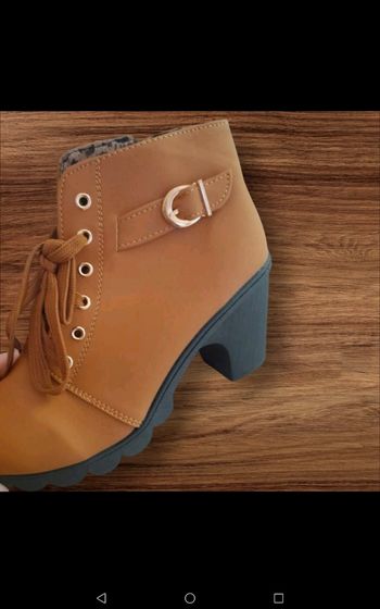 Bottine en cuir neuf