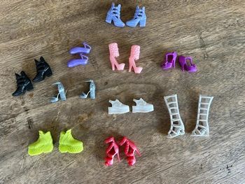 Lot de 10 paires de chaussures barbie