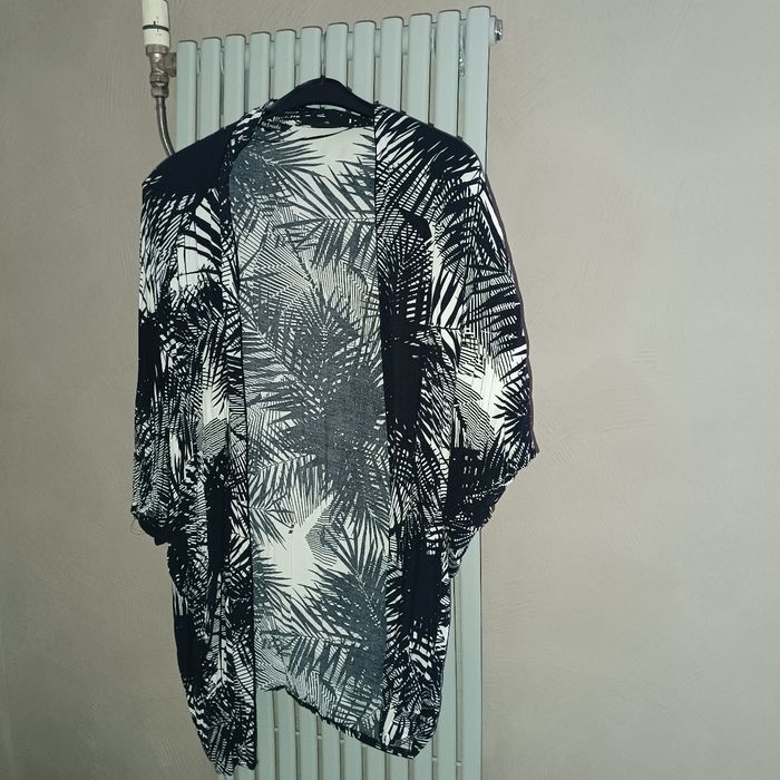 Kimono noir a fleurs blanches Kiabi T 3xl
