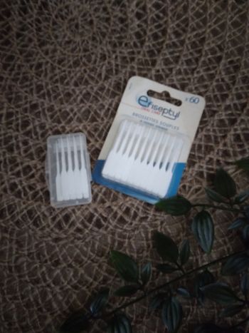 Lot brossettes pour nettoyer les dents