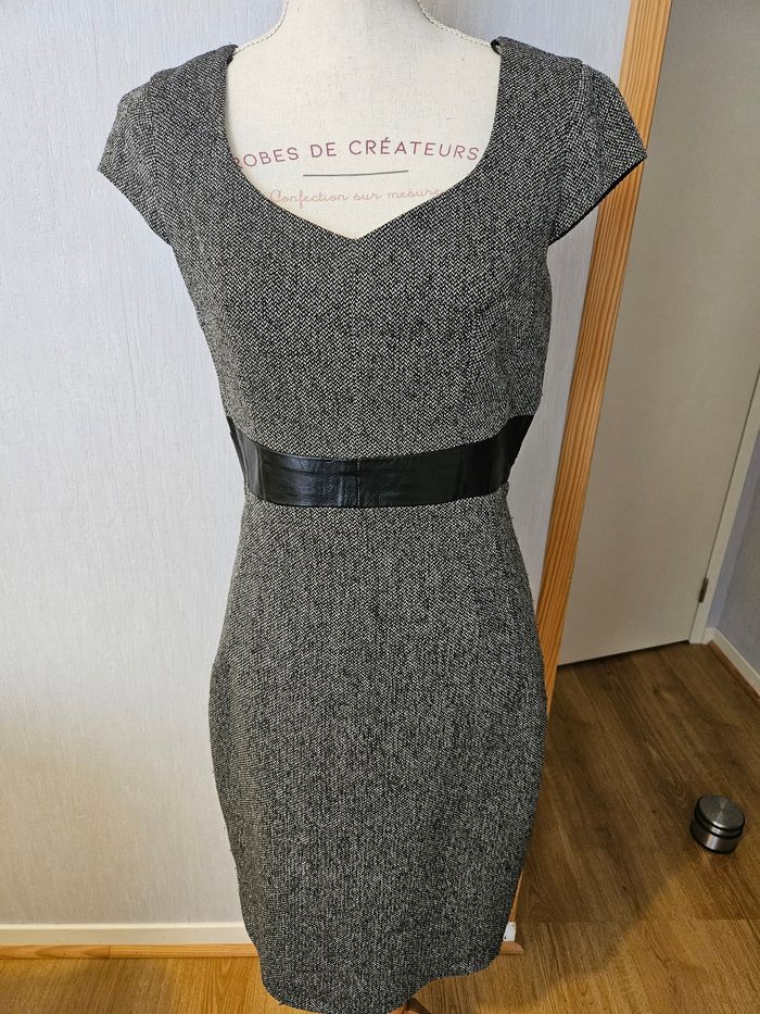 Robe grise moucheté