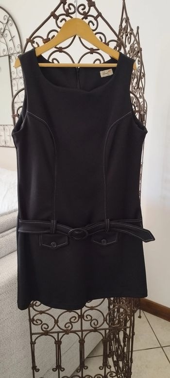 Robe avec ceinture noire Shana. Taille 40. Neuve