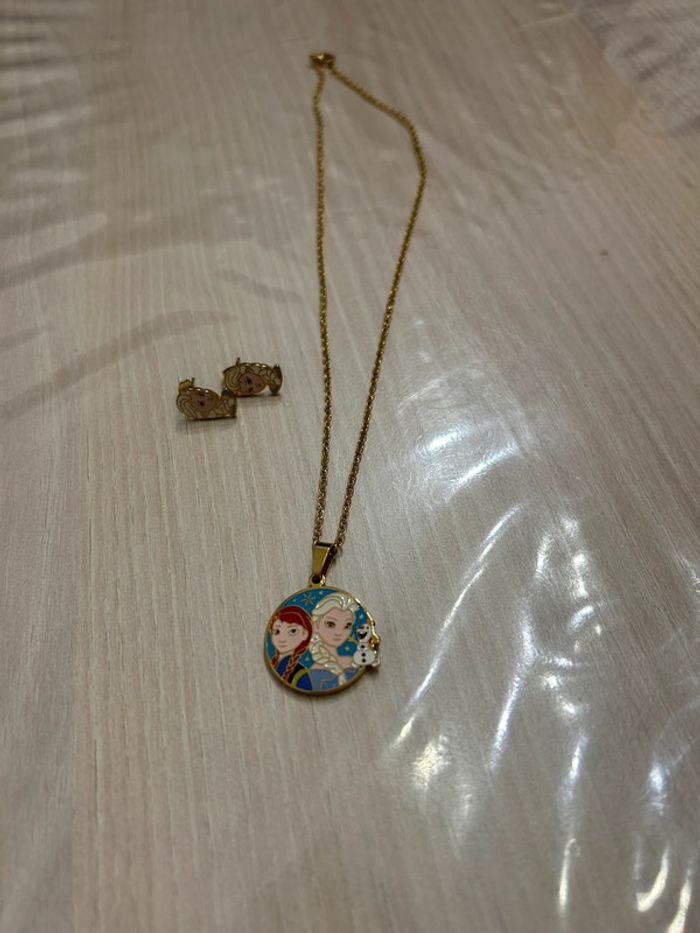 Collier et boucles d’oreilles