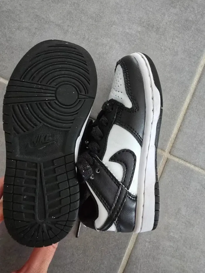 Basket Dunk noir et blanche - photo numéro 7