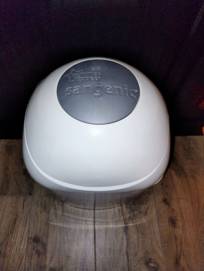 Poubelle de couches tommee tippee sangenic - photo numéro 2