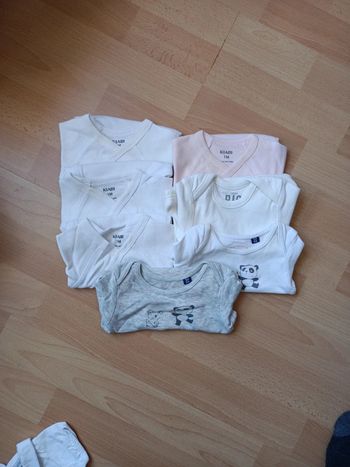 Lot de 7 bodies #kiabi