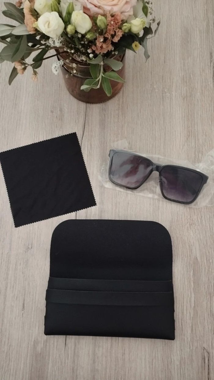 Paire lunette soleil femme +étui + lingette neuf