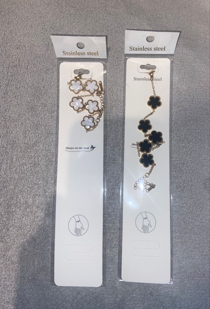 Lot de 2 bracelets en forme de trèfle