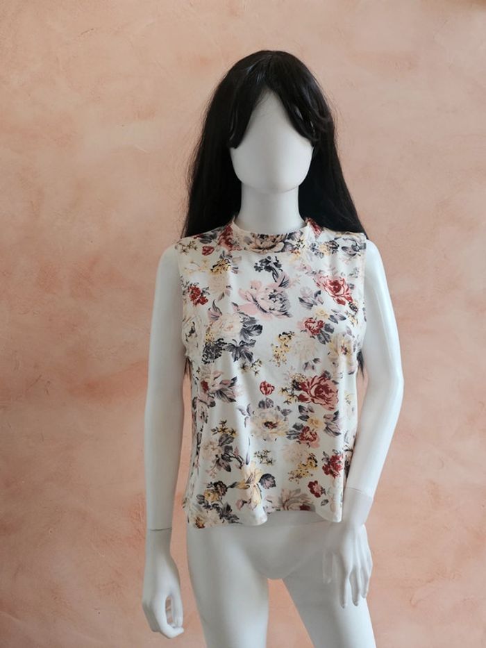 Débardeur avec ses fleurs
