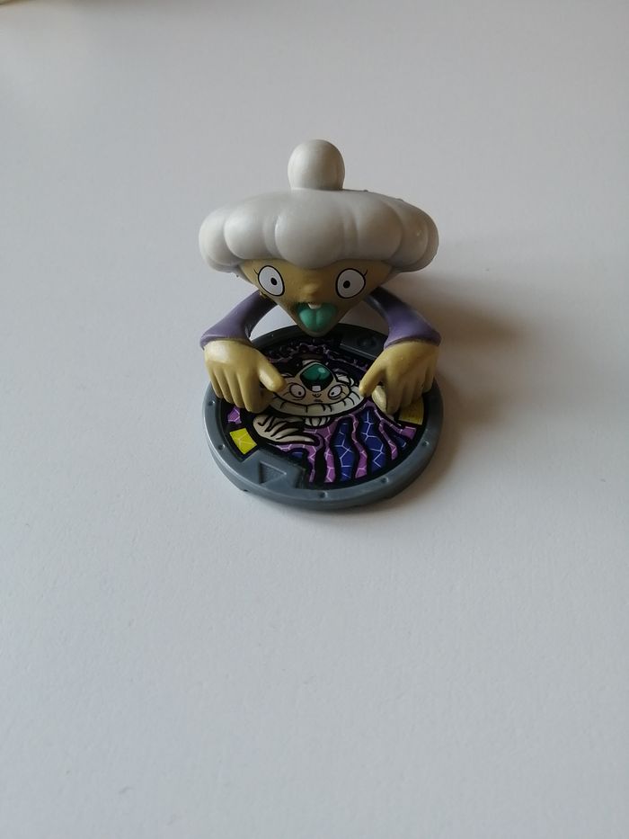 médaille et figurine yo-kaï watch - photo numéro 2