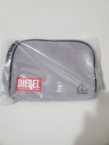 Trousse de toilette diesel neuf 