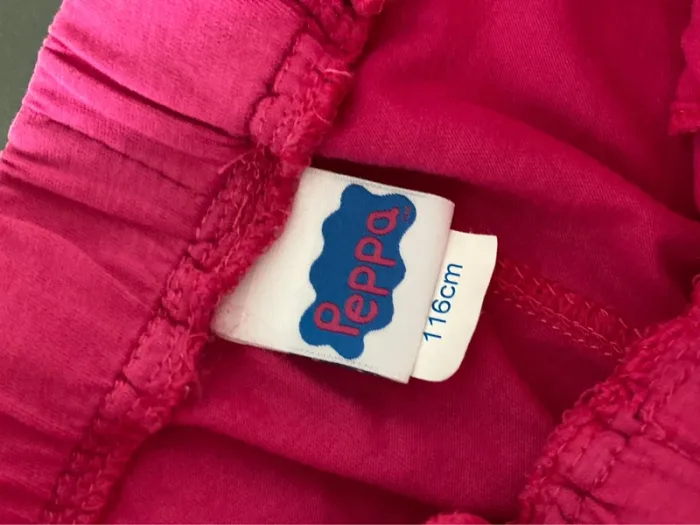 Short peppa pig 6 ans en très bon état - photo numéro 2