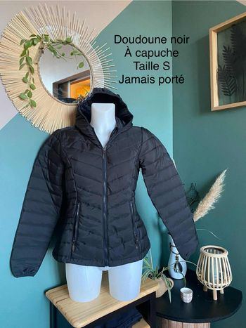 doudoune noire à capuche  taille S