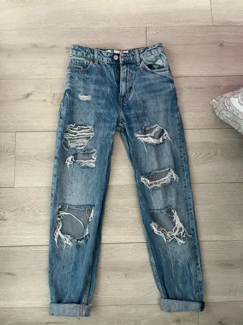 Pantalon mom à trou
