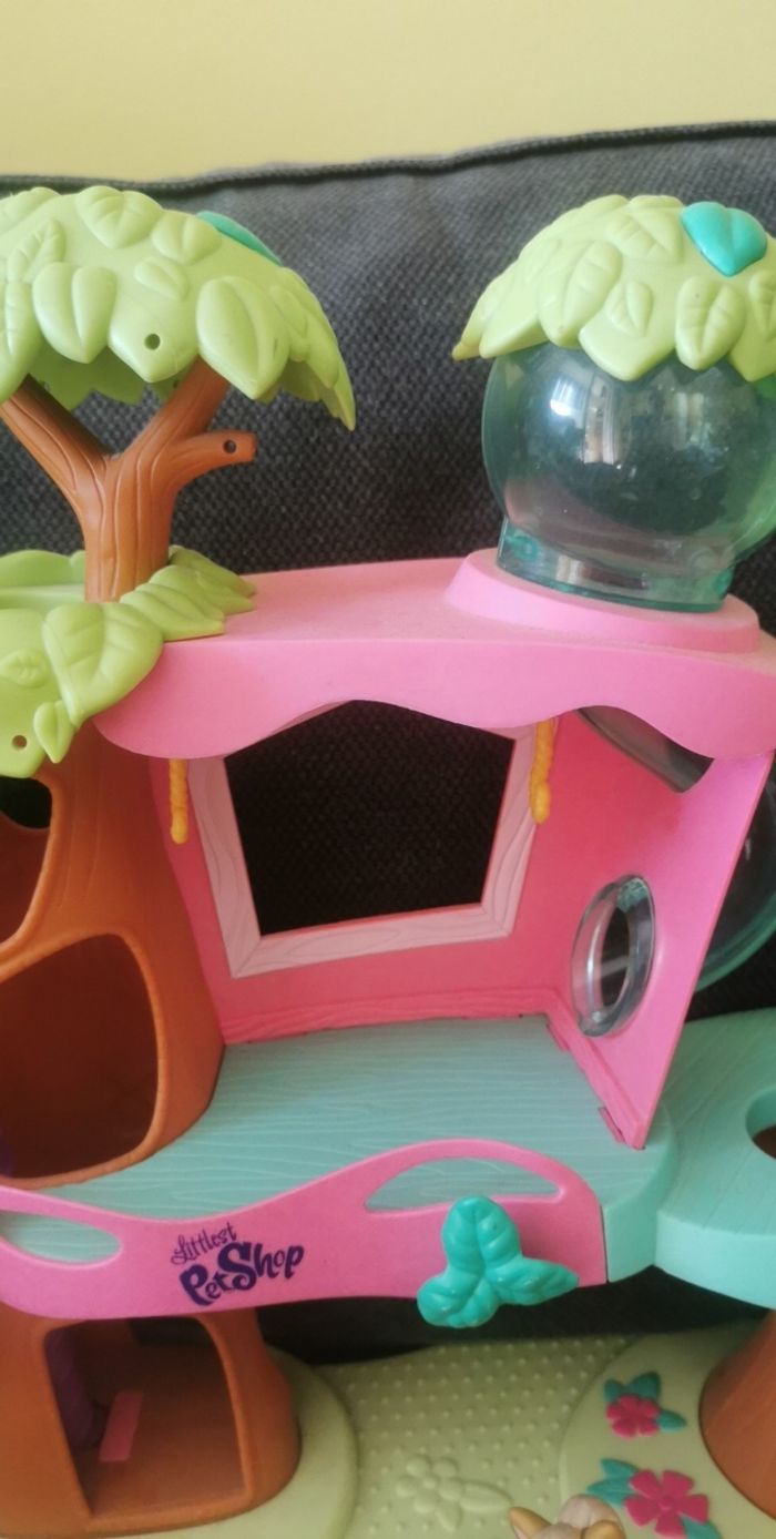 Arbre petshop avec figurines - photo numéro 3