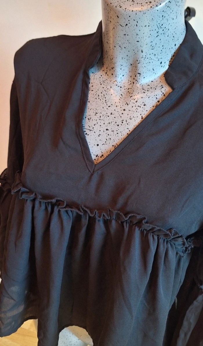 Haut noir à volants taille Msans - photo numéro 4