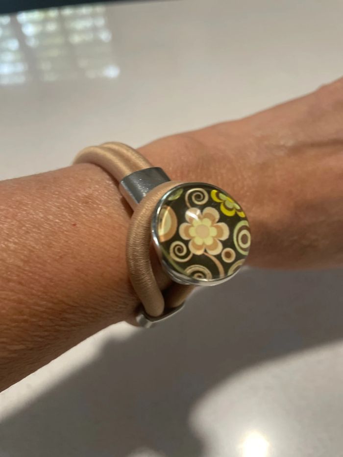 Bracelets avec boutons - photo numéro 4