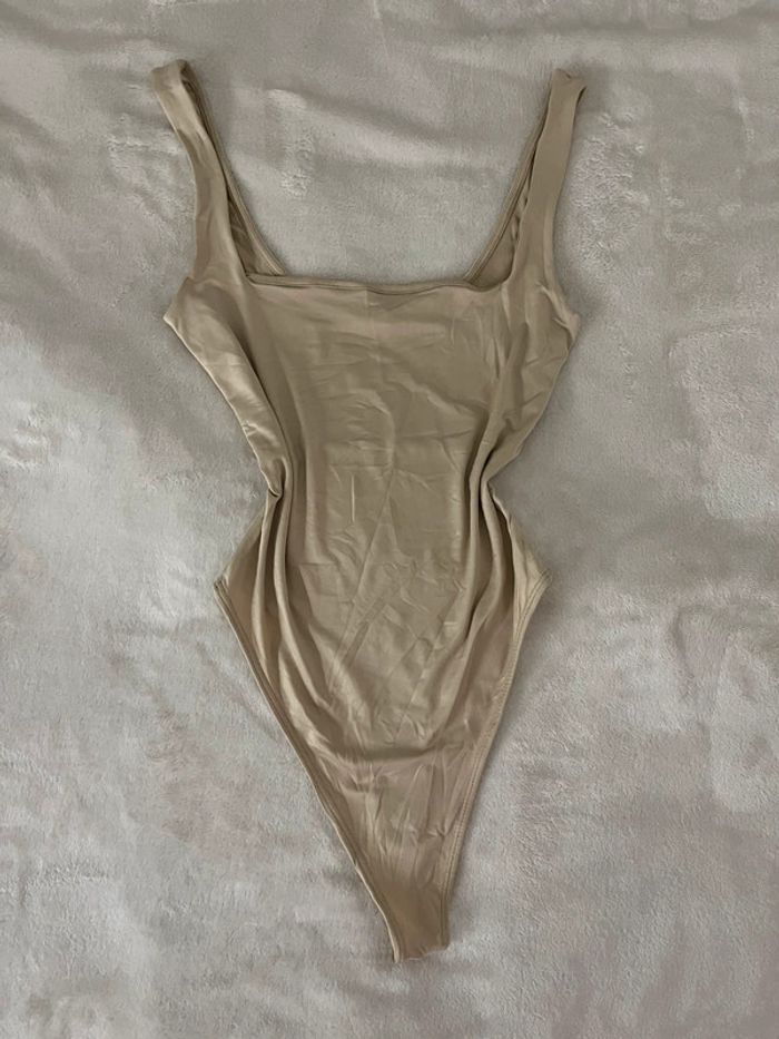 body beige Bershka