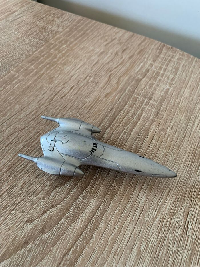 Star Wars vaisseau royal Naboo - photo numéro 3
