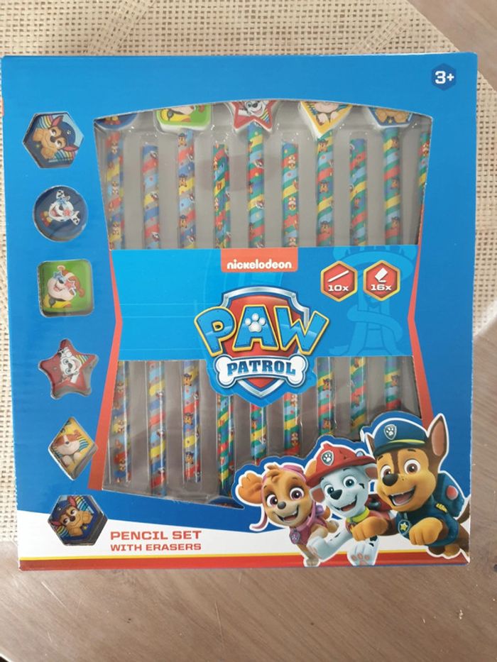 Lot 10 crayons couleurs et 10 gommes pat patrouille neuf
