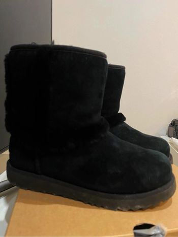 Ugg 31 noires  Tres bon état  bottes