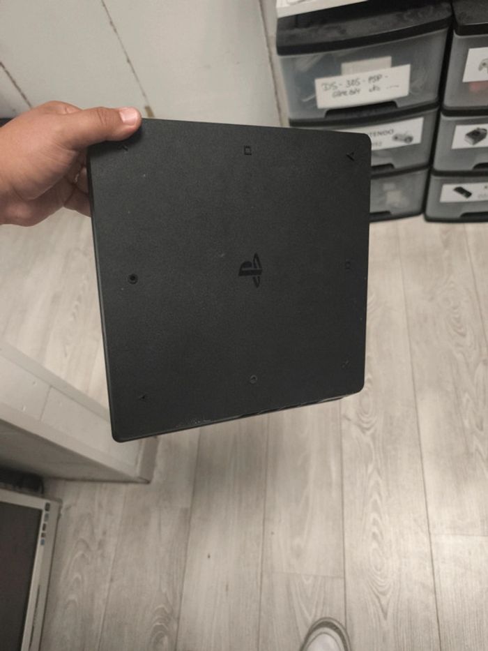 Ps4 slim 1to + 1 manette + cables - photo numéro 4