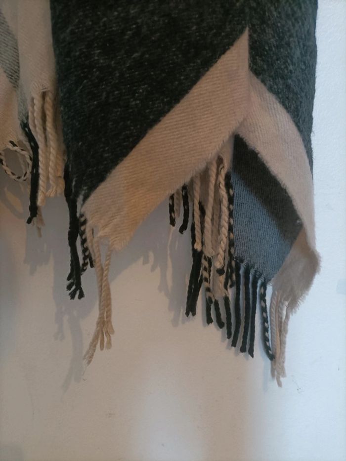 Poncho chaud camel et noir – - photo numéro 3