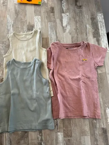 Lot 3 tee-shirts Next T4/5 ans