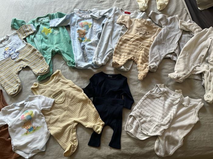 Lot de vêtements bébé