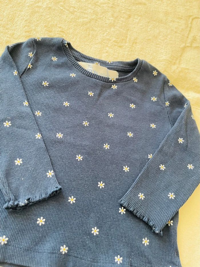 Tee shirt / haut manche longue avec petites marguerites dessus 18 mois 80cm Les petits cailloux - photo numéro 2