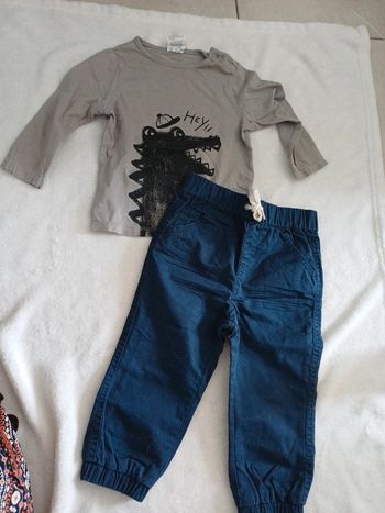Pantalon bleu avec t-shirt gris 18 mois Kiabi