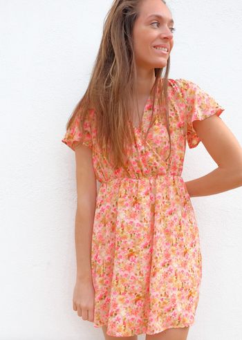 🌟 Robe orangé et rouge à fleurs