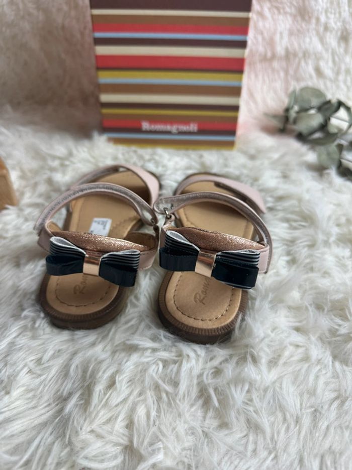 Paire de sandales rose pale Romagnoli taille 29 - photo numéro 3